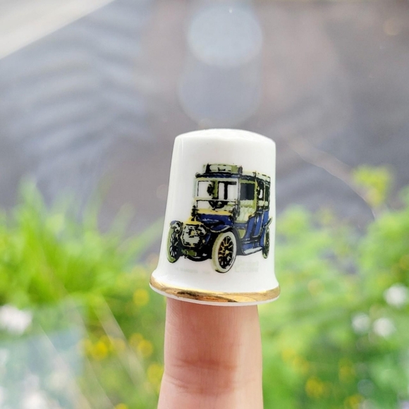 Vintage Old Car Bone China Thimble - Picture 6 of 8